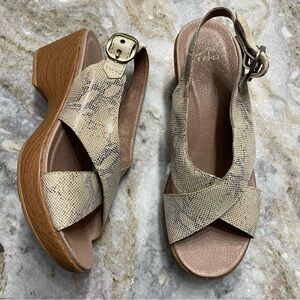 Dansko Jacinda Taupe Snake Wedge Sandal Women's EU 40